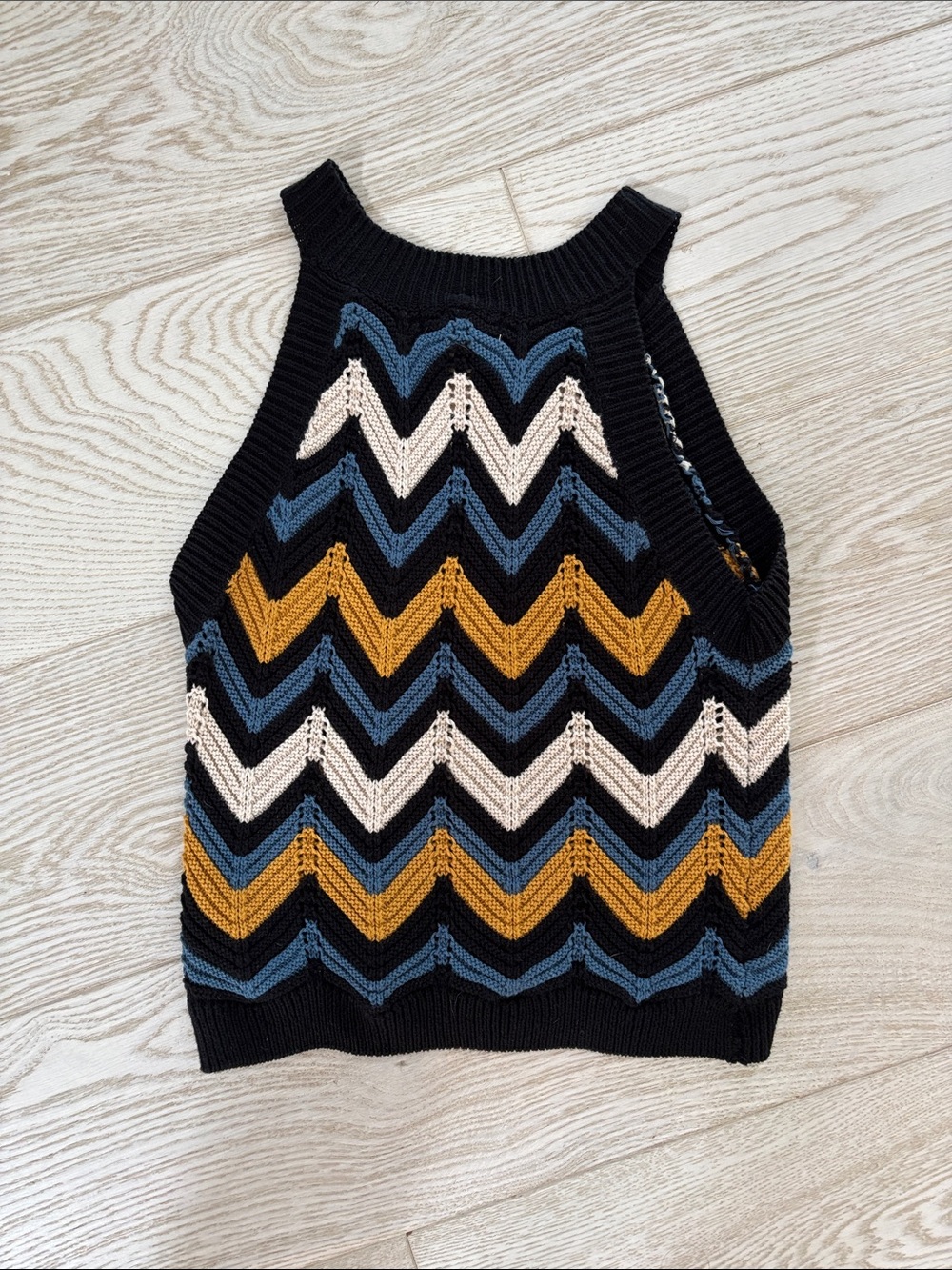 Elan size medium knit tank.